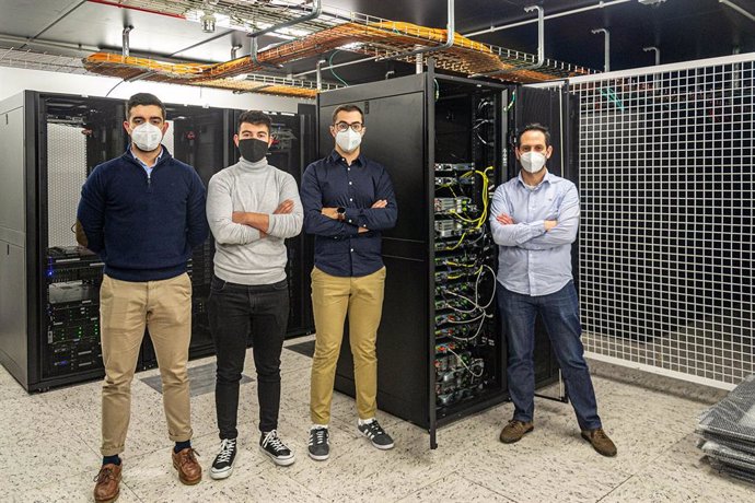 Investigadores de la Universidade de Vigo que participan en las pruebas piloto de la Network Slicing 5G en el centro universitario