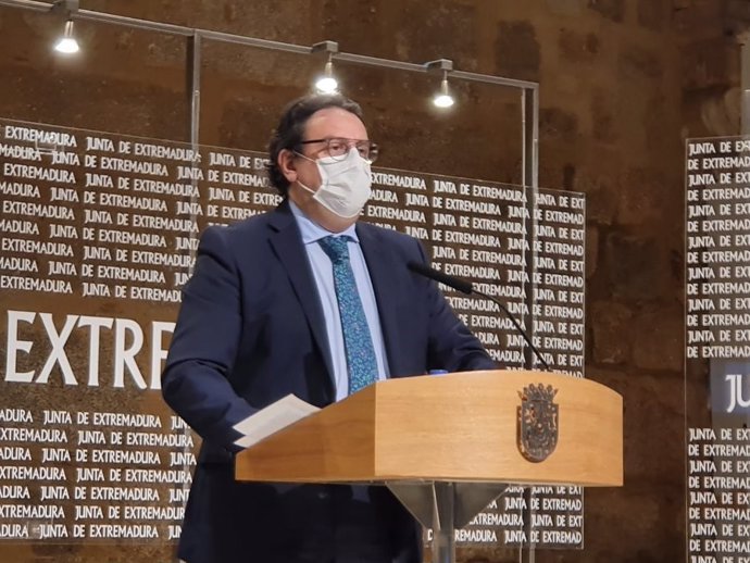 El vicepresidente segundo y consejero de Sanidad y Servicios Sociales, José María Vergeles, en rueda de prensa sobre la Covid-19
