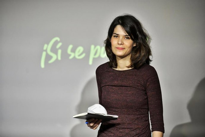 La portavoz de Podemos, Isa Serra, ofrece una rueda de prensa en la sede del partido.