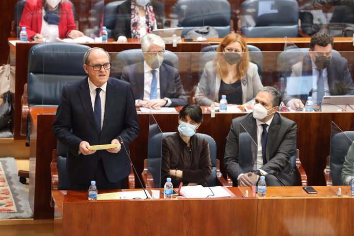 El portavoz socialista, Ángel Gabilondo, interviene durante una sesión plenaria celebrada en la Asamblea de Madrid, en Madrid, (España), a 4 de febrero de 2021. El pleno de este jueves está marcado, entre otras cuestiones, por el debate de la situación 