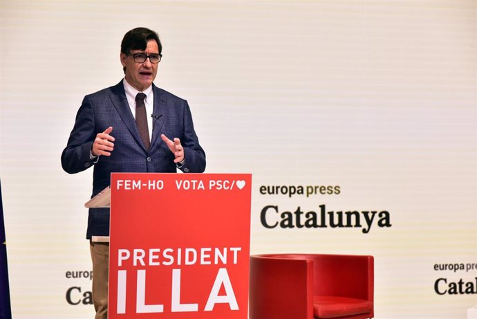El que fuera ministro de Sanidad y actual candidato del PSC a la Presidencia de la Generalitat de Cataluña, Salvador Illa, interviene en un Encuentro Digital de Europa Press, en Barcelona, Catalunya, (España), a 3 de febrero de 2021. Illa ha anunciado e