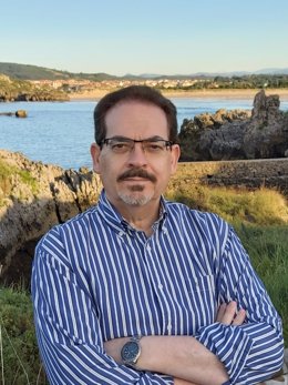 El poeta vallisoletano Santiago Redondo Vega.