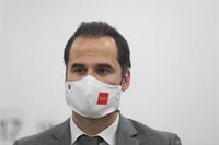 Aguado pide el cese de la gerente del hospital de Alcalá por prohibir a pacientes el acceso a su móvil: "Es inadmisible"