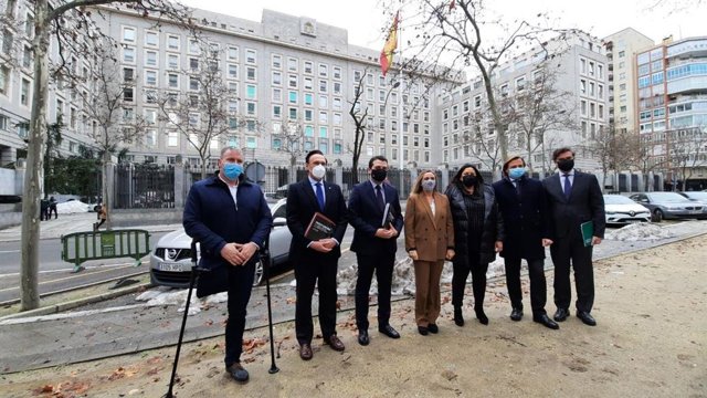 Autoridades en la presentación en Madrid de la candidatura de Córdoba como sede de la base logística del Ejército de Tierra.
