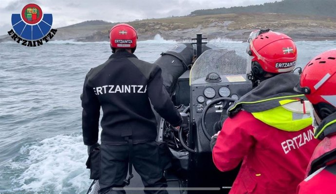 Búsqueda de un pescador que habría caído al mar en Hondarribia (Gipuzkoa)