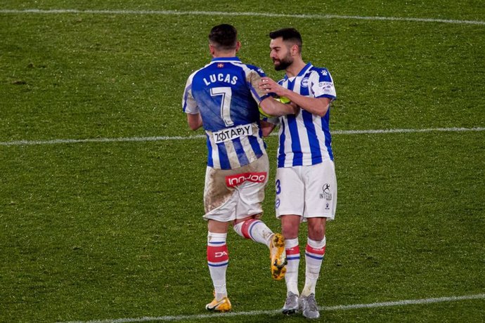 Lucas Pérez y Rubén Duarte celebran un gol del Deportivo Alavés