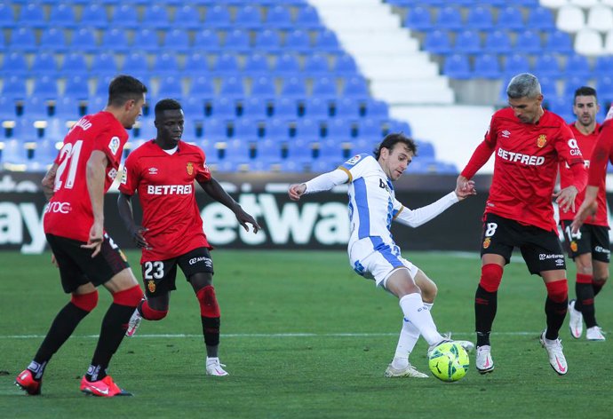 Ruben Pardo of CD Leganes in action during Liga Smartbank football match played between CD Leganes and RCD Mallorca at Butarque stadium on December 12, 2020 in Leganes, Madrid, Spain.