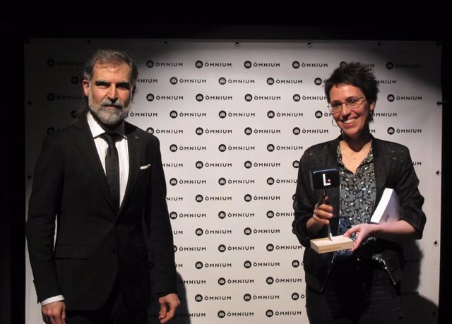 El president d'Òmnium Cultural Jordi Cuixart i l'escriptora Eva Baltasar