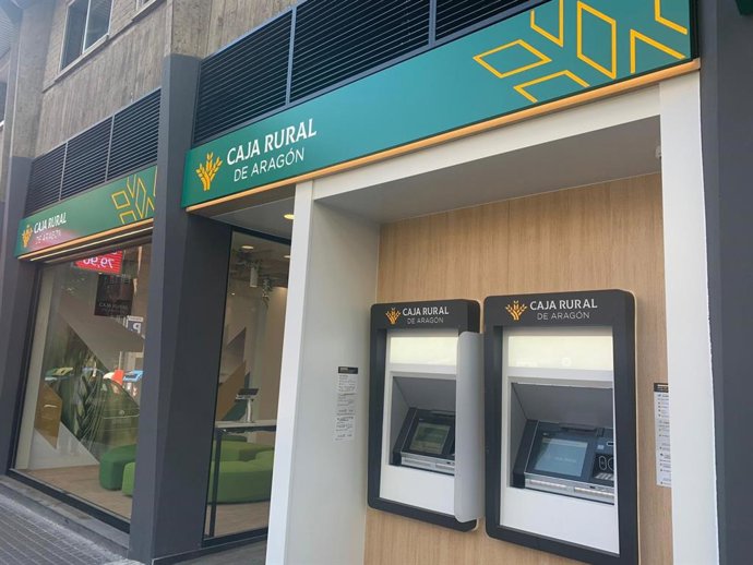 La Asociación de Empleados y Empleadas de Caja Rural de Aragón destina el dinero de su cena de Navidad al comercio local