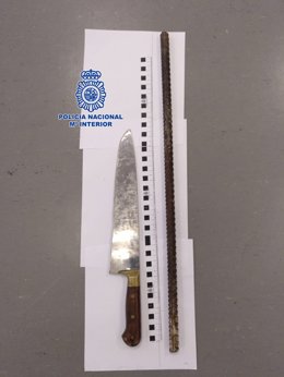 La Policía Nacional Detiene A Un Individuo Que Amenazó Con Un Cuchillo De Grandes Dimensiones A Sus Propios Sobrinos