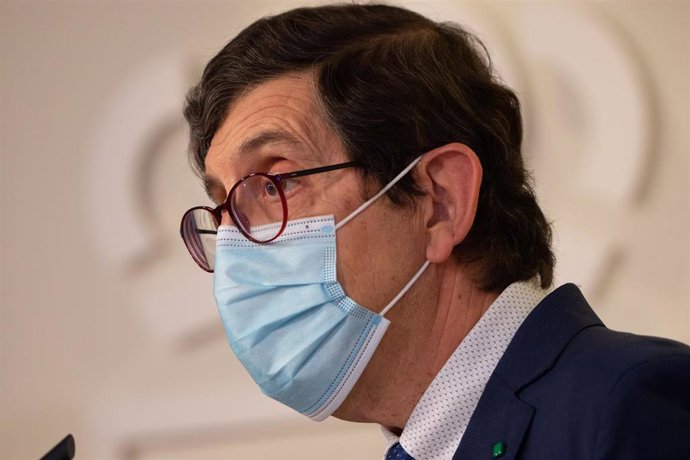 El consejero de Salud de Murcia, Manuel Villegas, comparece para anunciar la dimisión de Villegas en el Palacio de San Esteban, en Murcia  20 de enero de 2021