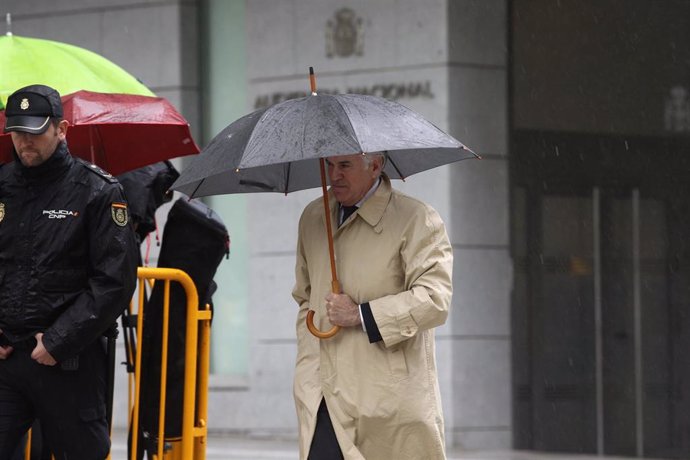 El extesorero del PP Luis Bárcenas llega a la Audiencia Nacional para saber si ingresa ya en prisión por Gürtel