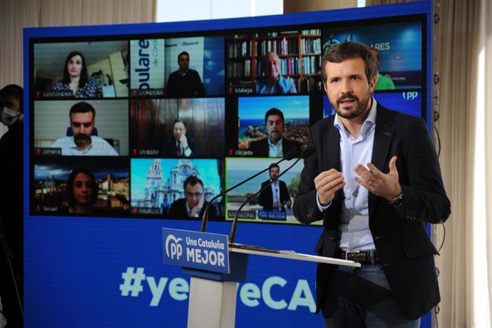 El presidente del PP, Pablo Casado interviene durante un acto de campaña con alcaldes en Badalona, Barcelona, Cataluña (España), a 31 de enero de 2021.