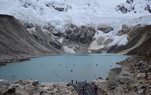 Lago Palcacocha, al pie del glaciar Palcaraju