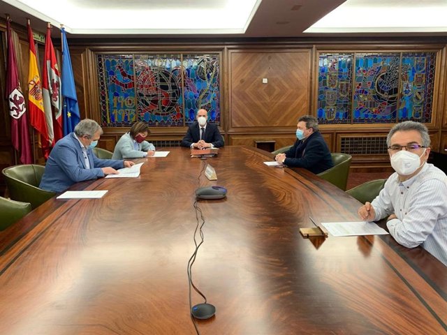 El alcalde de León, José Antonio Diez, preside la Junta de Gobierno Local desarrollada este viernes.