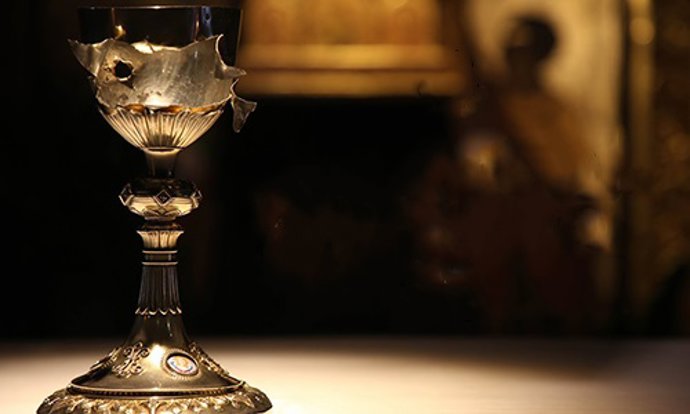 El cáliz profanado en Irak llega a la Diócesis en recuerdo de los cristianos perseguidos