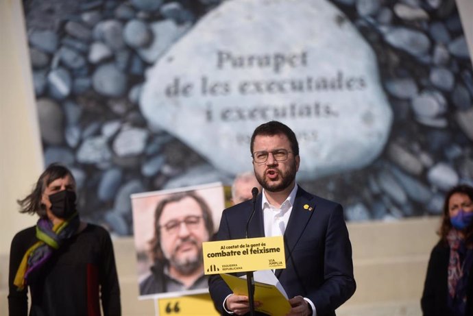 El candidato de ERC a la Presidencia de la Generalitat, Pere Aragons, en un acto de campaña en el Camp de la Bota de Barcelona.