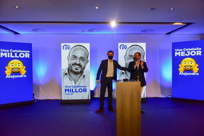 El líder del PP, Pablo Casado, y el candidato del PP a la Presidencia de la Generalitat, Alejandro Fernández, en el inicio de la campaña para los comicios del 14 de febrero, en el Hotel Grand Marina, en Barcelona, a 28 de enero de 2021. 