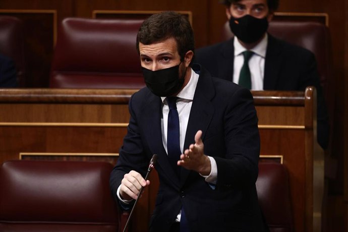 El líder del PP, Pablo Casado, interviene durante la primera sesión de control al Gobierno de 2021 celebrada en el Congreso de los Diputados, en Madrid, (España), a 3 de febrero de 2021. 