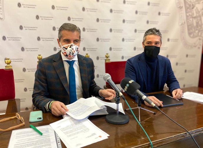 Los portavoces del equipo de gobierno local de Granada, César Díaz y Manuel Olivares