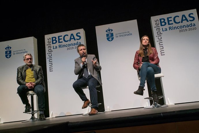 Imagen de recurso sobre la entrega de becas en La Rinconada