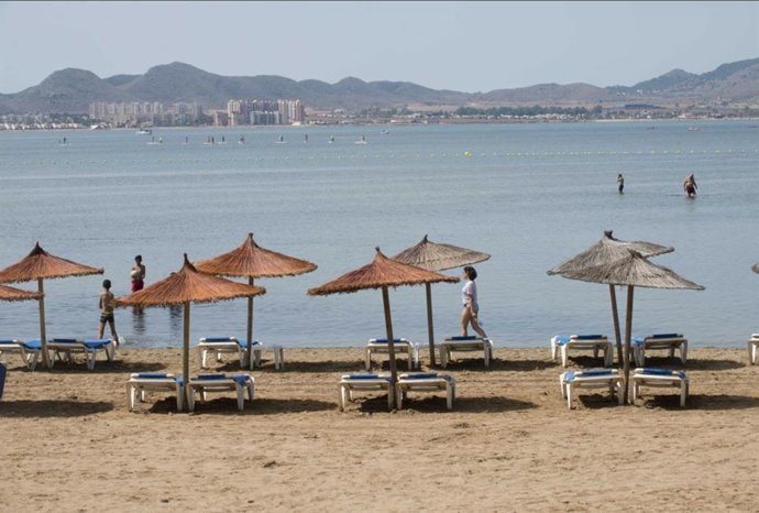 Imagen De Una Playa Del Mar Menor En Cartagena