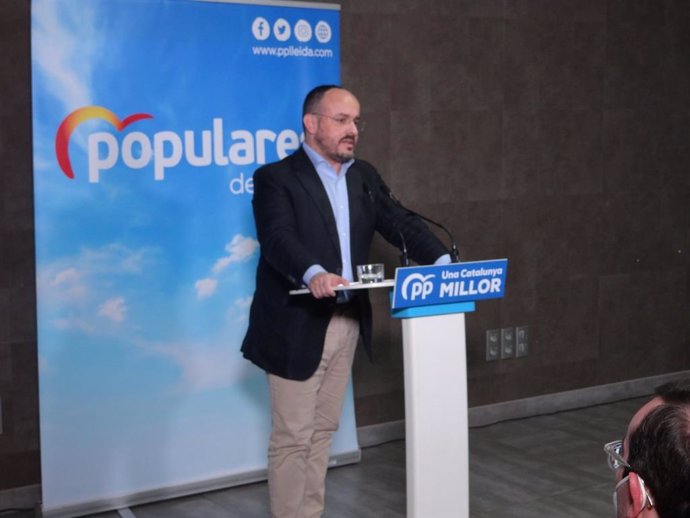 El candidato del PP a las elecciones catalanas del 14F, Alejandro Fernández, en Lleida