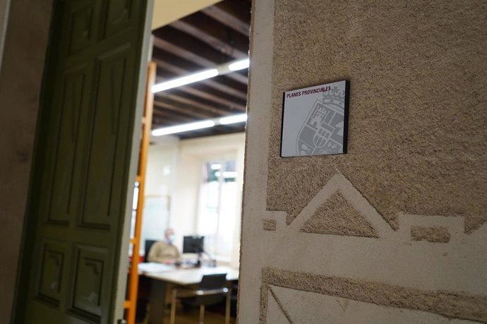 Cartel de planes provinciales.