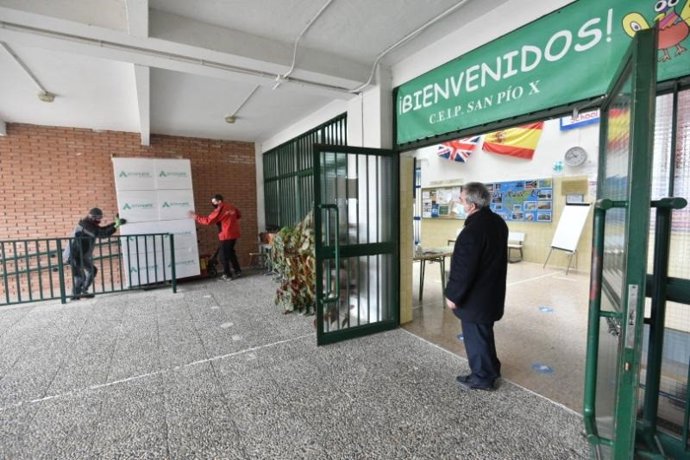 Reparto mascarillas en centros educativos