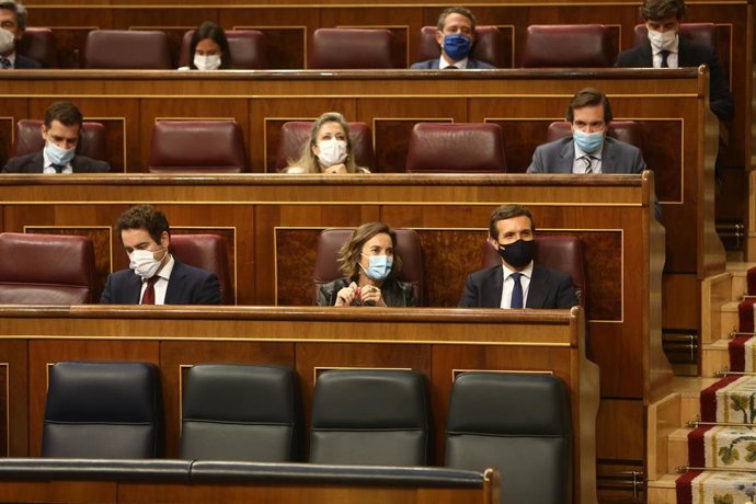 Imagen de la bancada 'popular' en el Congreso, con su secretario general, Teodoro García Egea; su portavoz, Cuca Gamarra; y el líder del PP, Pablo Casado, durante una sesión plenaria
