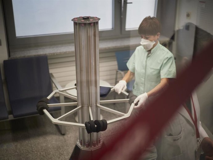 Lámpara de rayos ultravioleta utilizada para desinfectar habitaciones y áreas pequeñas donde hay sospecha de paciente con Covid-19 o positivo en una sala del Centro de Investigaciones Médicas Aplicadas (CIMA) de la Universidad de Navarra, en Pamplona, N