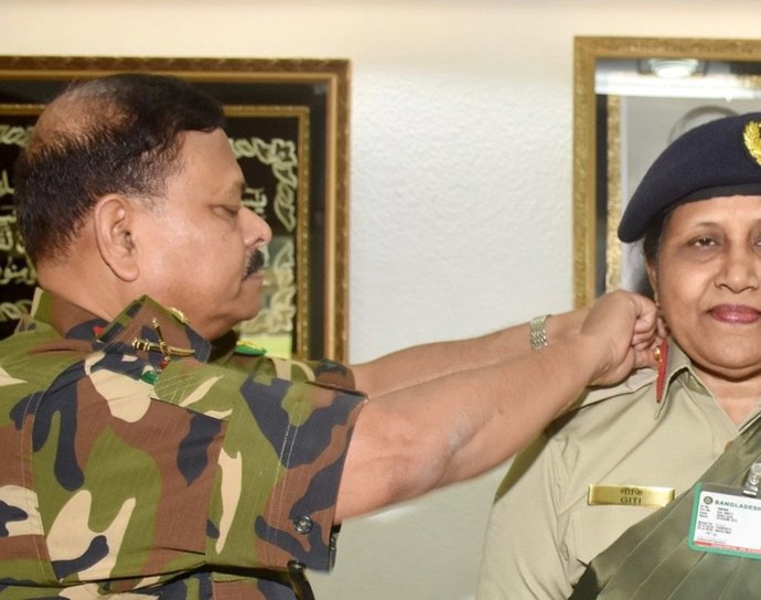 El jefe del Estado Mayor de Bangladesh, general Aziz Ahmed