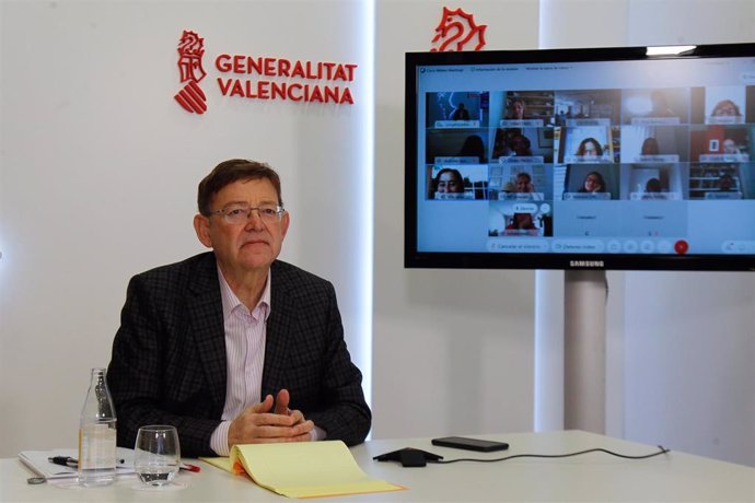 El presidente de la Generalitat, Ximo Puig, en una reunión telemática con la consellera de Sanidad, Ana Barceló, y la de Igualdad, Mónica Oltra, sobre la vacunación