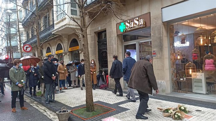 Inauguración de la placa en memoria de Fernando Múgica.