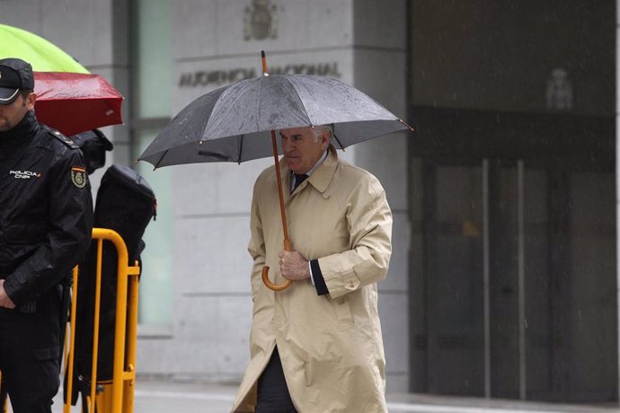 El extesorero del PP Luis Bárcenas llega a la Audiencia Nacional para saber si ingresa ya en prisión por Gürtel