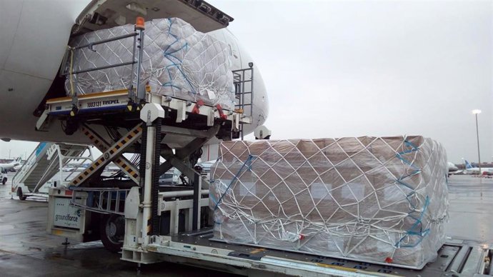 Llegada del 22 vuelo con material sanitario procedente de China