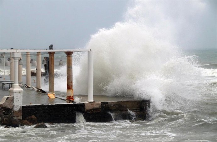 Inundaciones por la borrasca Filomena que pone en alerta a 45 provincias, en la imagen Chiringuito del Balneario del Carmen en la capital de Málaga (Andalucía, España), a 08 de enero de 2021.