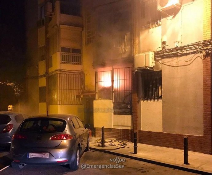 Imagen de archivo de un incendio en un bloque de Sevilla