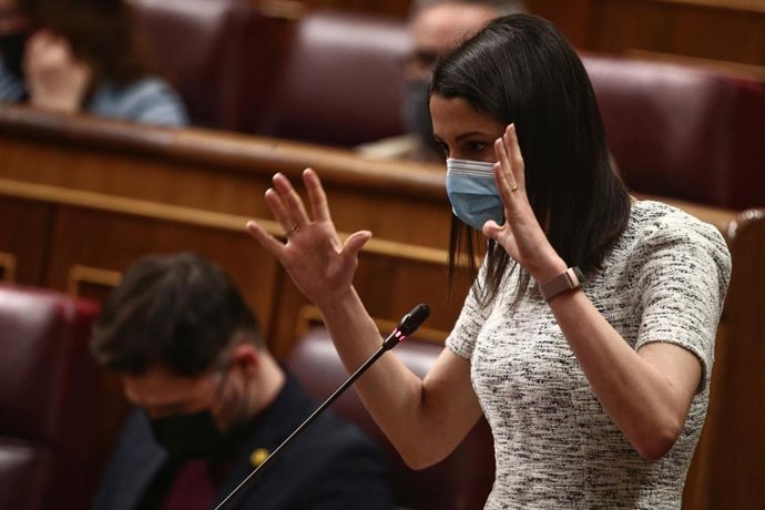 La presidenta de Ciudadanos, Inés Arrimadas, interviene en la primera sesión de control al Gobierno de 2021 celebrada en el Congreso de los Diputados
