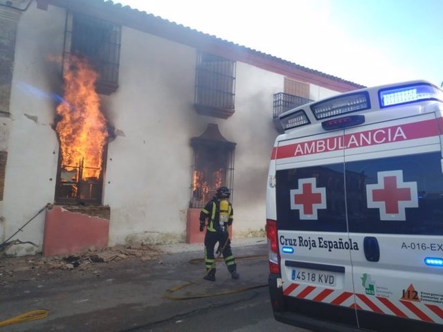 Incendio con un fallecido y tres heridos en Oliva de Mérida