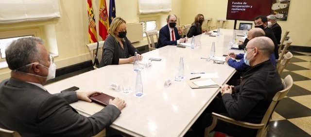 Reunión del presidente Lambán y la consejera Gastón con los agentes sociales.