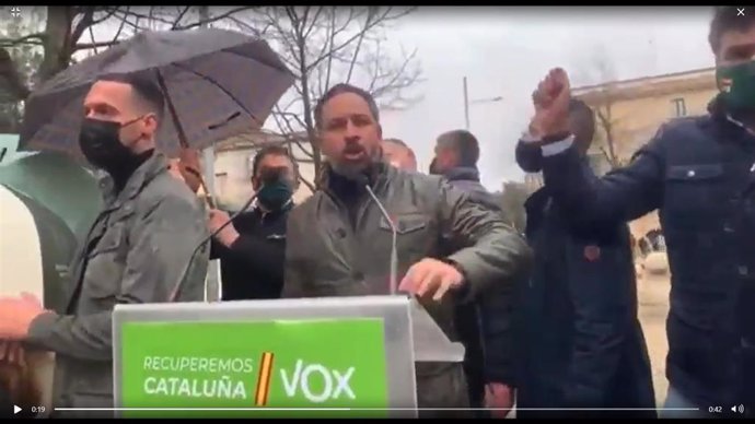 Lanzan objetos contra Abascal (Vox) durante un acto en Salt (Girona)