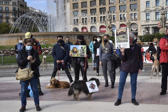 Concentració contra la caa a Barcelona
