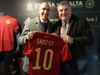 El presidente del Cádiz eleva una queja a la RFEF y Rubiales: "Luis, arregla el tema del VAR"