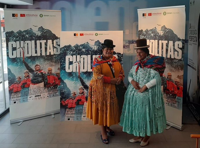 Dos de las protagonistas de la película documental 'Cholitas'