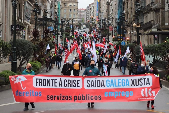 Manifestación de la CIG en Vigo para demandar una "salida justa" a la crisis del covid-19