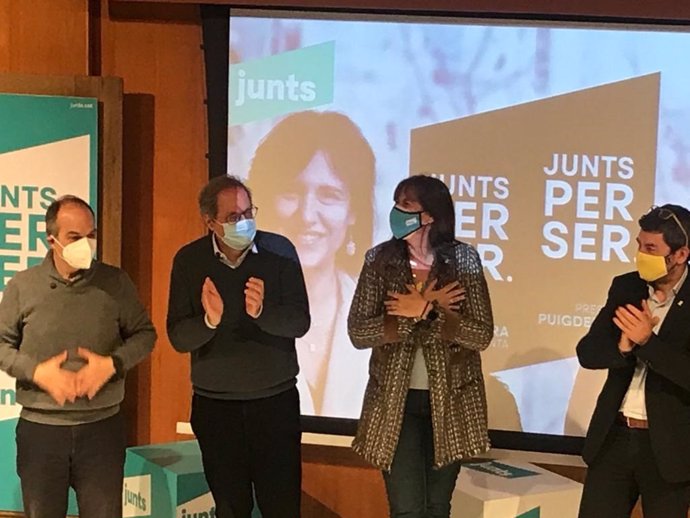 El exconseller Jordi Turull, el expresidente Quim Torra, la candidata de Junts a las elecciones, Laura Borrs, y el número tres de la lista, Joan Canadell