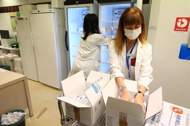 Aragón recibe más de 5.400 dosis de la vacuna contra la COVID-19 de AstraZeneca.