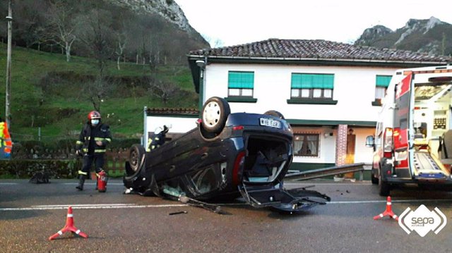 Accidente de tráfico en Fríes, Ribadesella