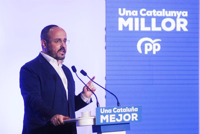 El candidat del Partit Popular a les eleccions catalanes del 14-F, Alejandro Fernández, en un acte de campanya.